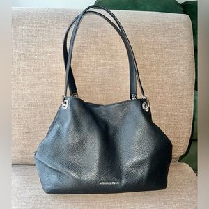 Michaels Kors Shoulder bag black pebbled leather and Silver hardware